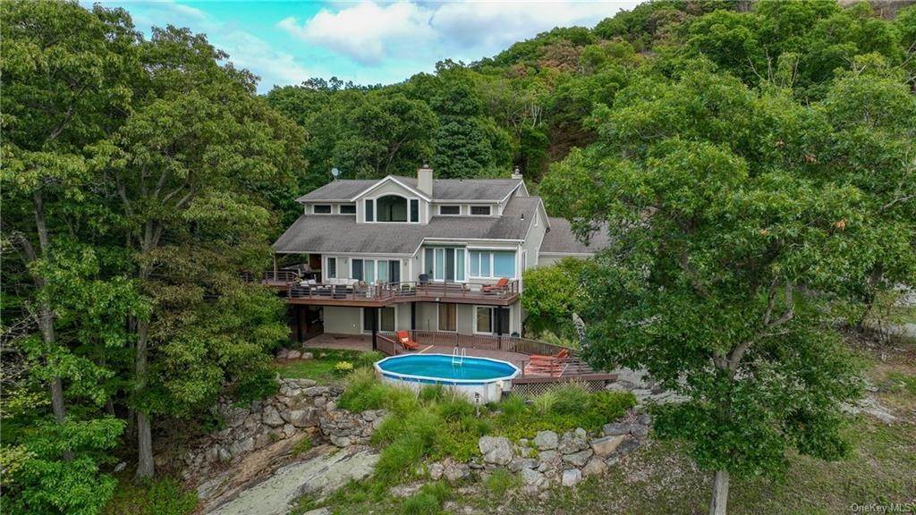 2. Residential for Sale at 18 Parks Wood Drive Cornwall, New York 12518 United States