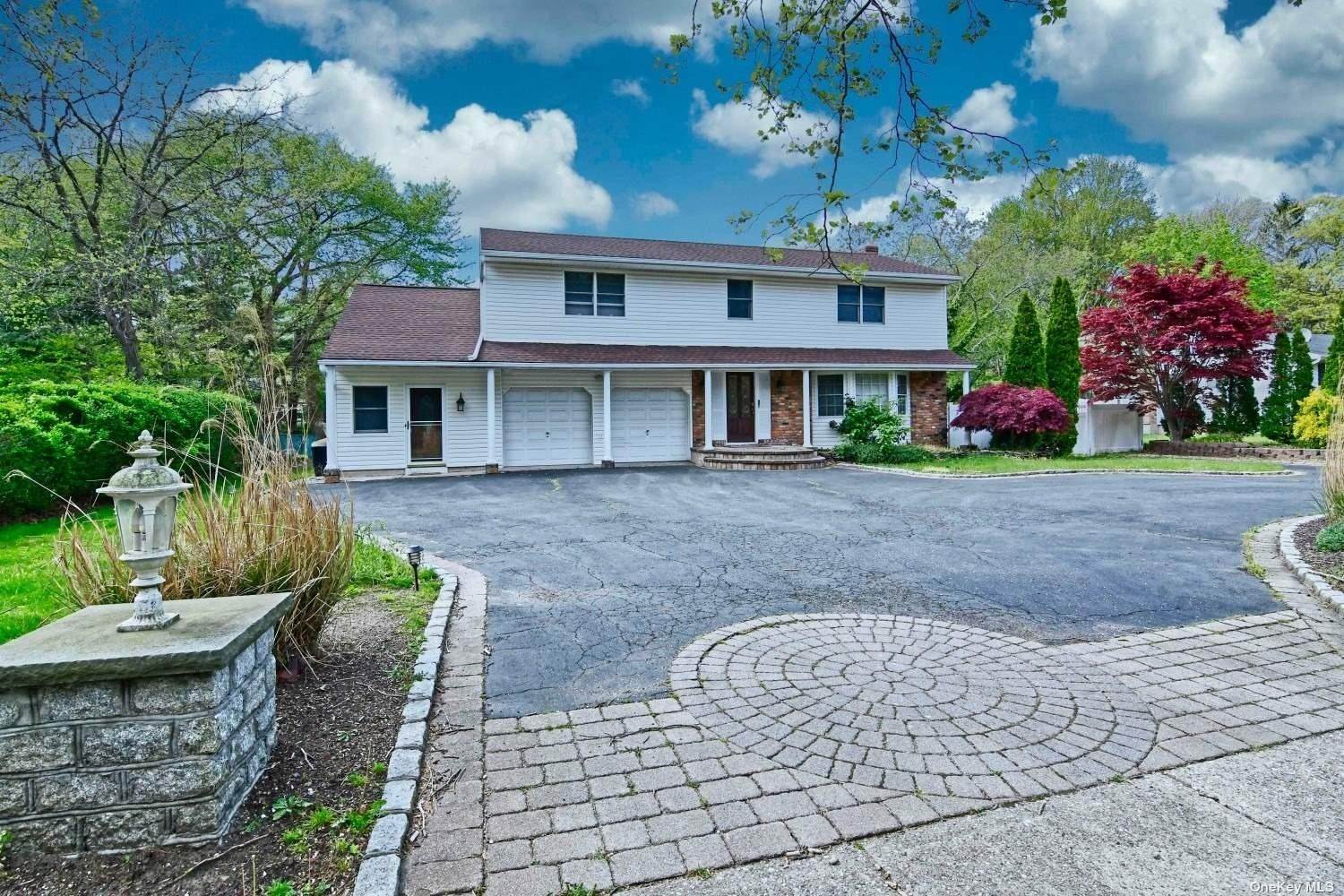 2. Residential for Sale at 157 Parkway Drive N Commack, New York 11725 United States