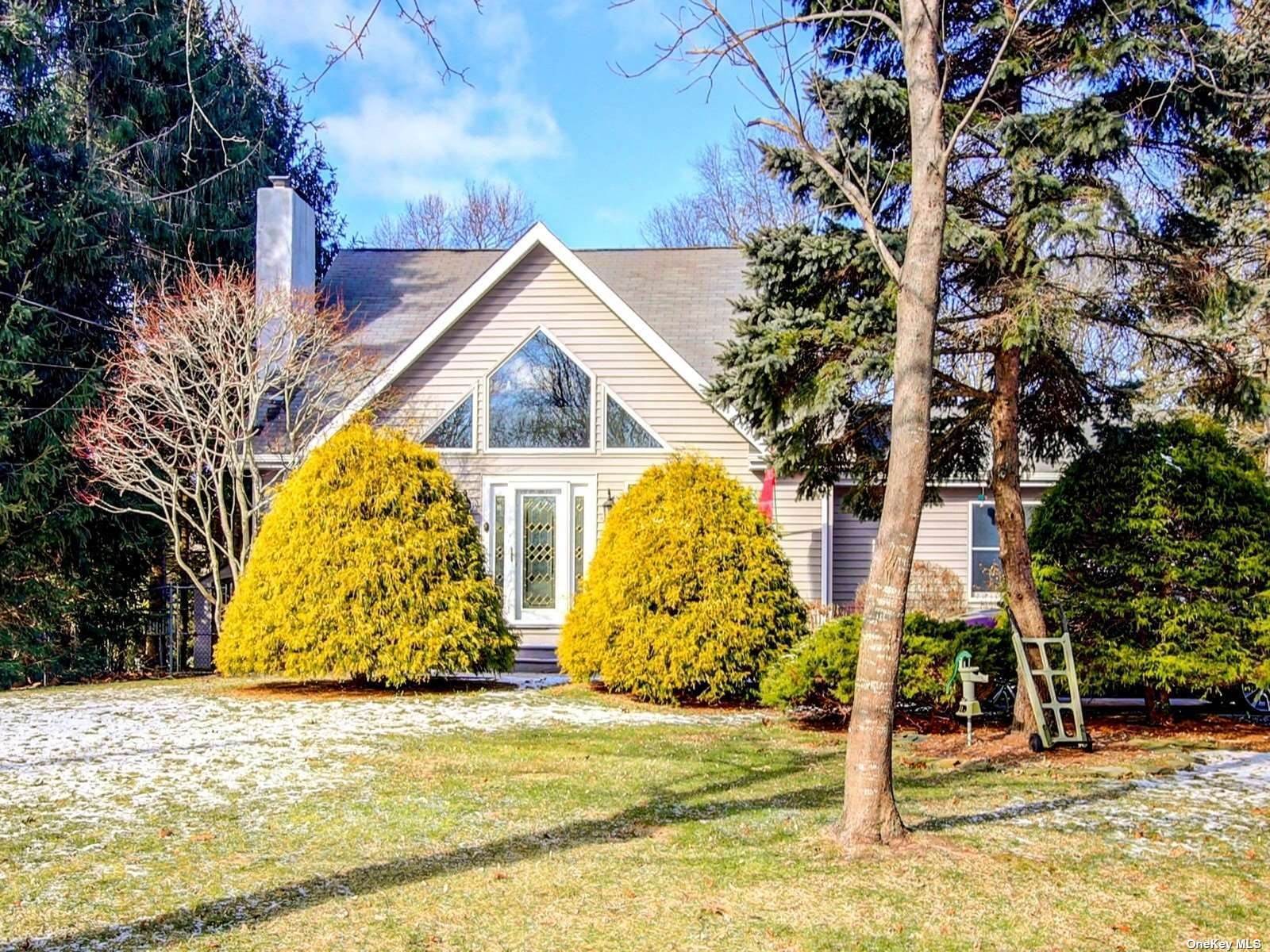 2. Residential for Sale at 4 Rainbow Lane East Moriches, New York 11940 United States