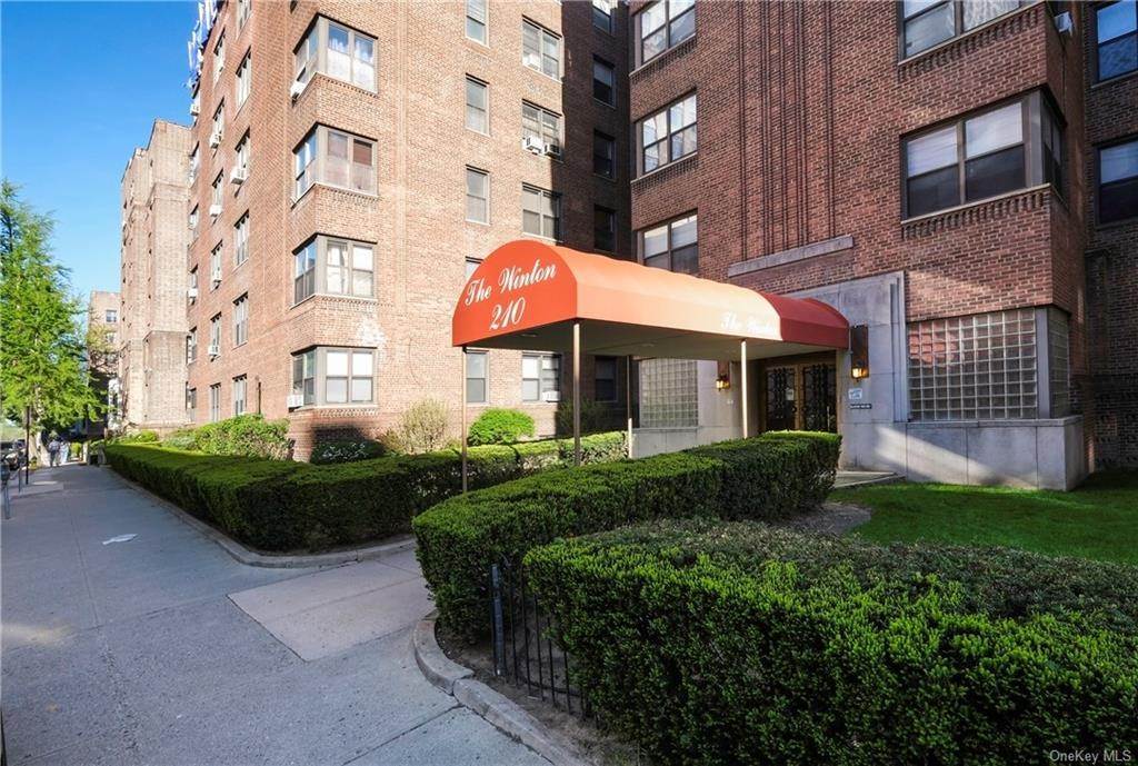 2. Residential for Sale at 210 Martine Avenue # 2N White Plains, New York 10601 United States