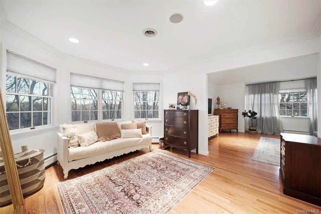 20. Residential for Sale at 34 Kendall Drive New City, New York 10956 United States