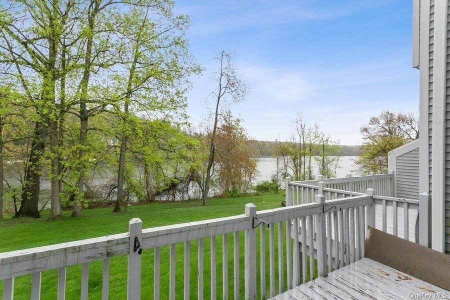 20. Residential for Sale at 112 Water Front View Mohegan Lake, New York 10547 United States