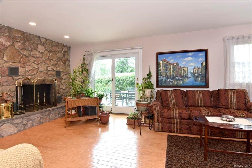 20. Residential for Sale at 19 Old Farm Road Scarsdale, New York 10583 United States