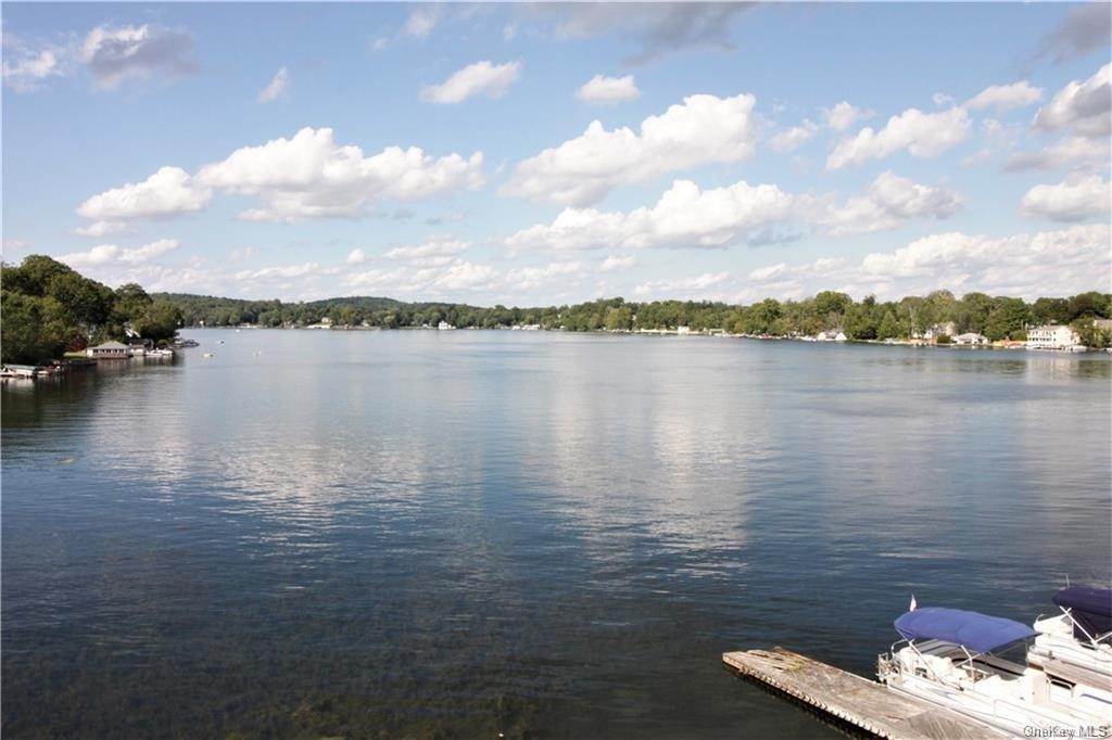 20. Residential for Sale at 4 Marina Drive # D2 Mahopac, New York 10541 United States