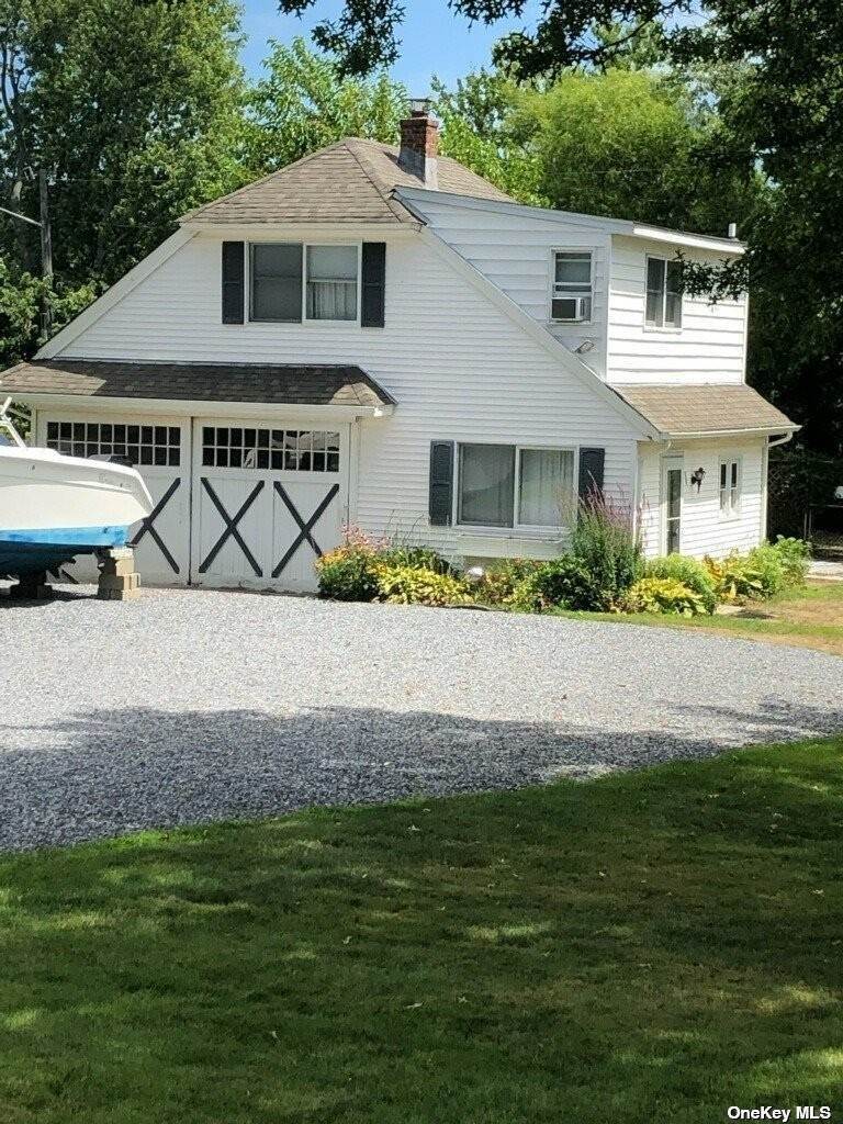 20. Residential for Sale at 109 W Islip Road W West Islip, New York 11795 United States