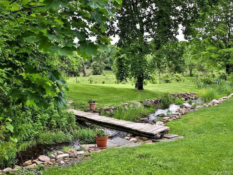 20. Residential for Sale at 11 Bowen Road Warwick, New York 10990 United States
