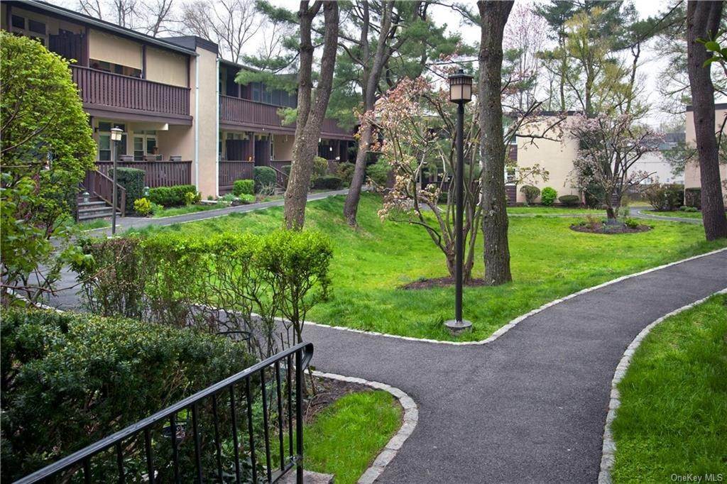 20. Residential for Sale at 95 Wiltshire # C7 Scarsdale, New York 10583 United States