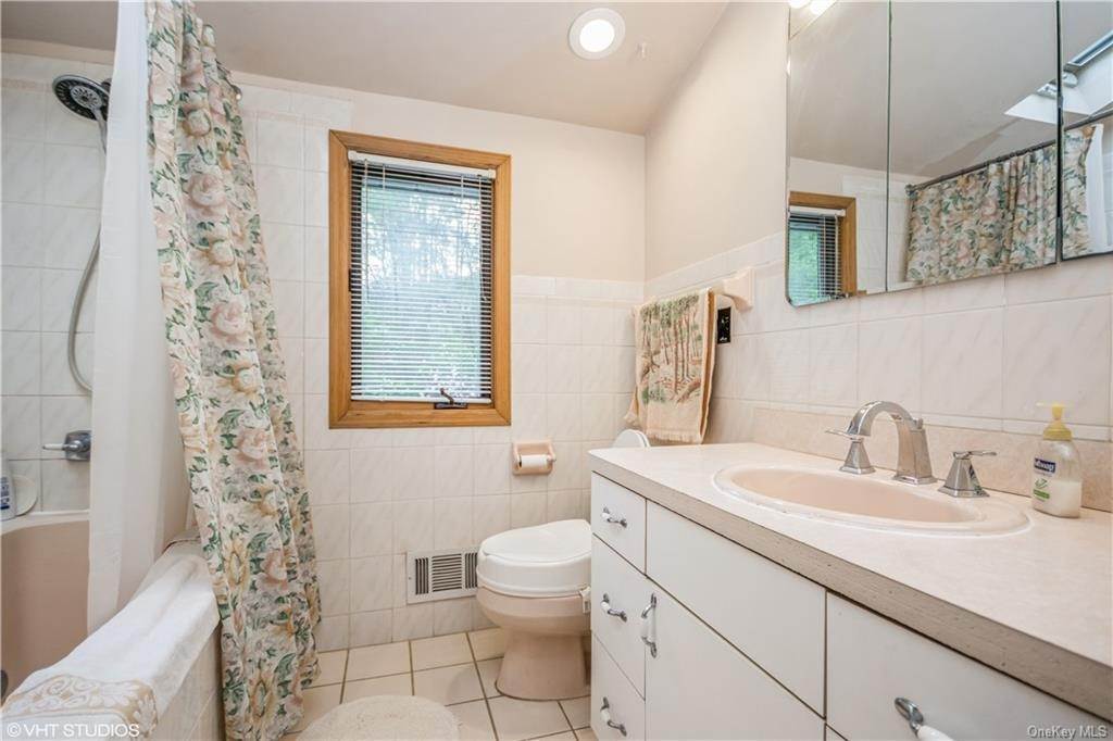 20. Residential for Sale at 205 Buena Vista Road New City, New York 10956 United States