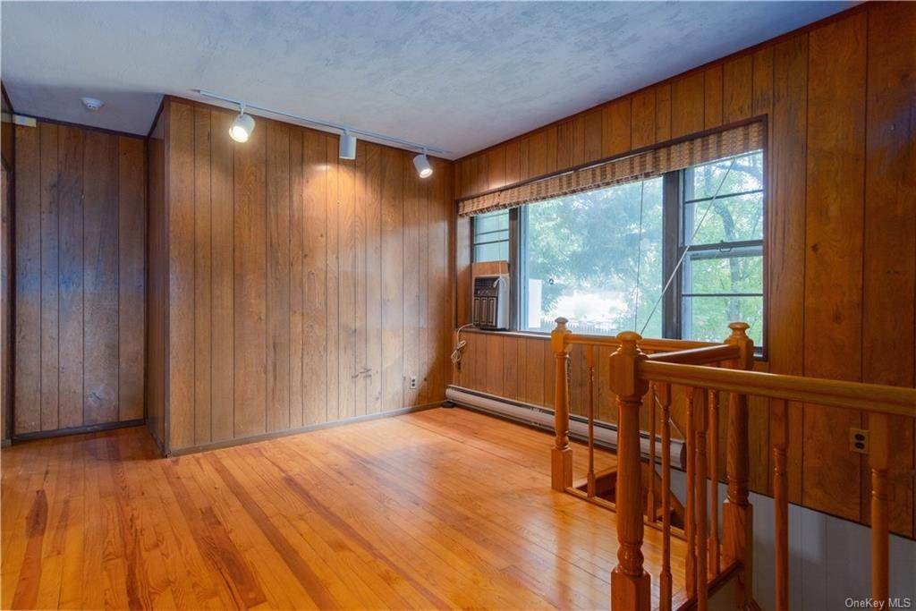 21. Residential for Sale at 6 Hillside Drive Tomkins Cove, New York 10986 United States