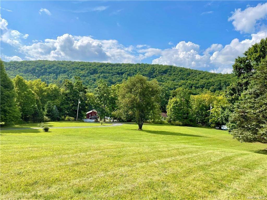 28. Residential for Sale at 55 Cascade Road Warwick, New York 10990 United States