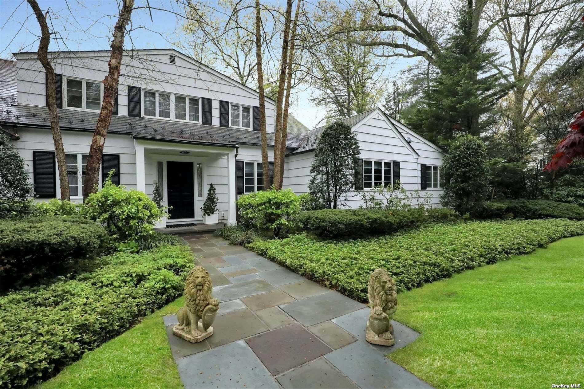 3. Residential for Sale at 112 Bacon Road Old Westbury, New York 11568 United States