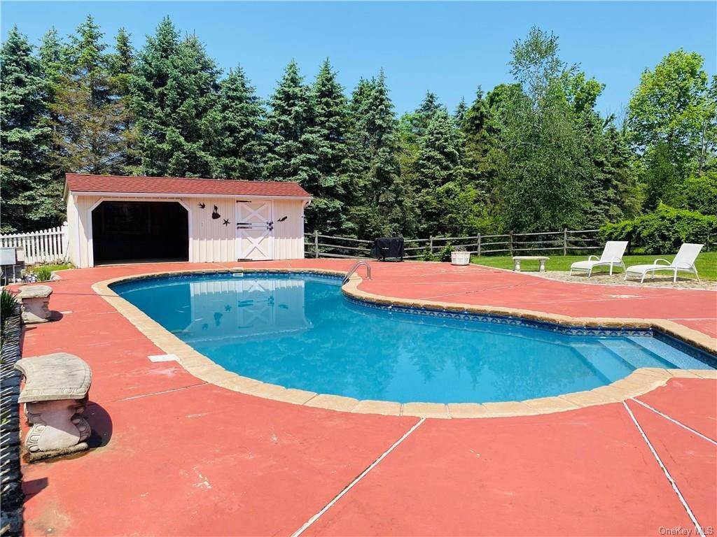 3. Residential for Sale at 2 Sheafe Circle Rock Tavern, New York 12575 United States