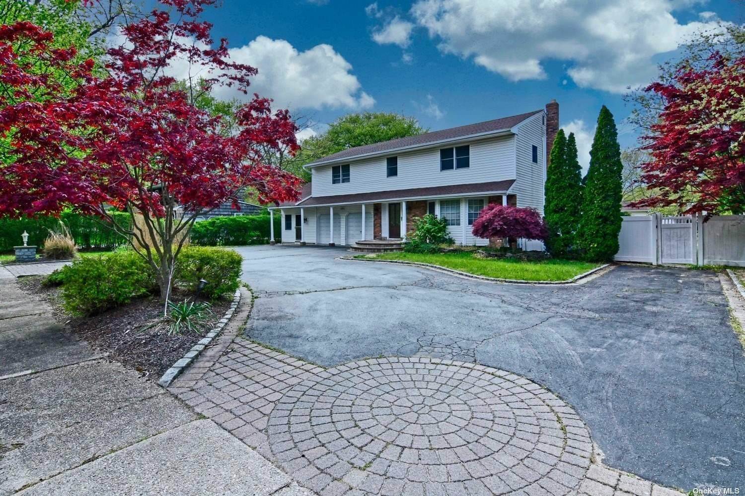 3. Residential for Sale at 157 Parkway Drive N Commack, New York 11725 United States