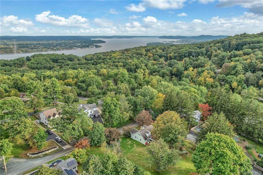 30. Residential for Sale at 2 Hillside Drive Tomkins Cove, New York 10986 United States