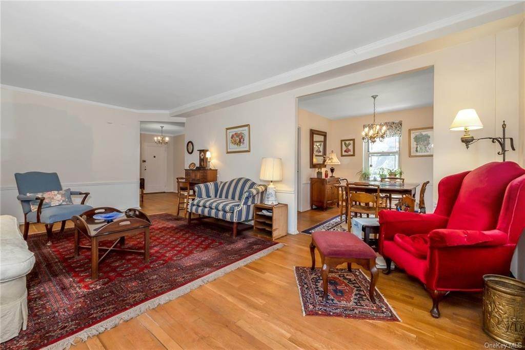 4. Residential for Sale at 811 Palmer # 1E Bronxville, New York 10708 United States