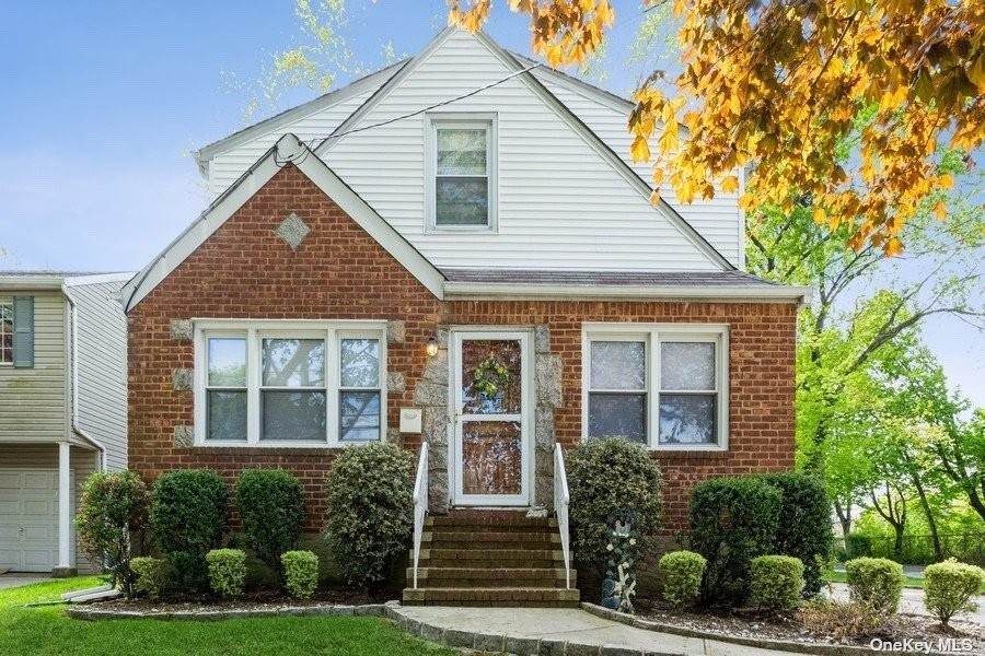 3. Residential for Sale at 4 Primrose Avenue Floral Park, New York 11001 United States
