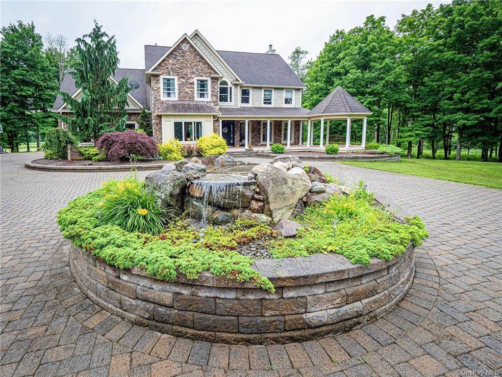 4. Residential for Sale at 14 Stonewall Court Warwick, New York 10990 United States