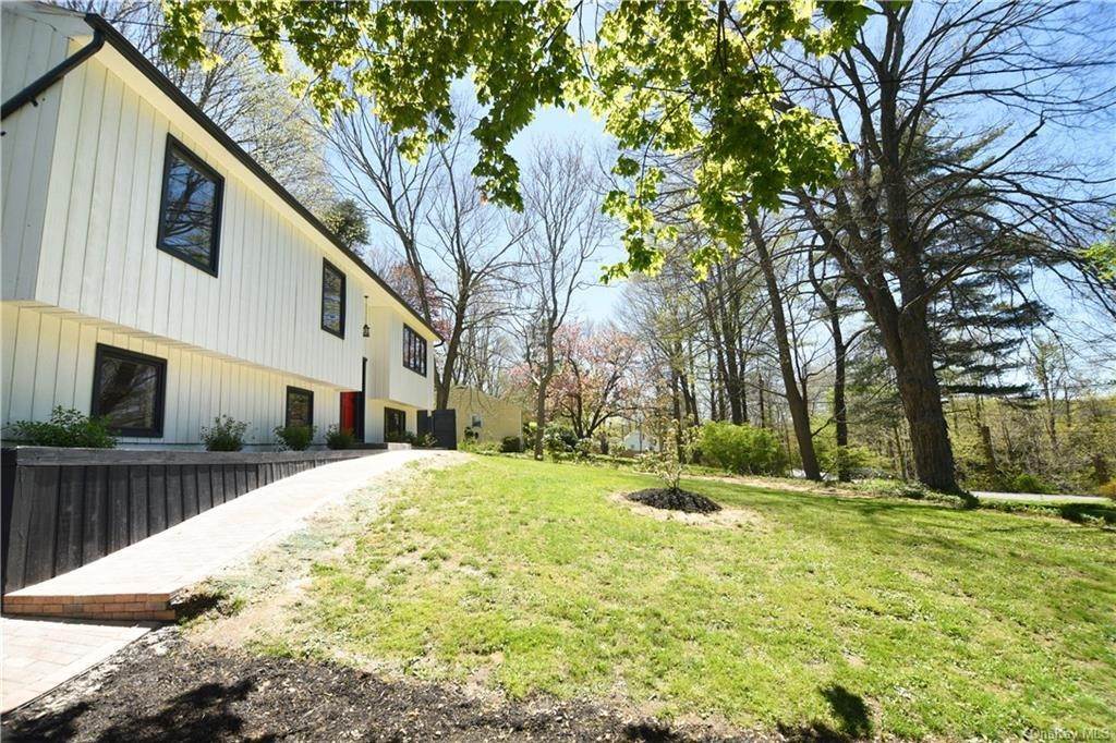 4. Residential for Sale at 4 N Parkway Drive Yorktown Heights, New York 10598 United States