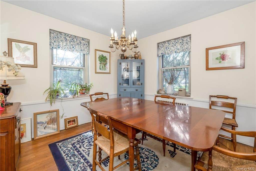 5. Residential for Sale at 811 Palmer # 1E Bronxville, New York 10708 United States