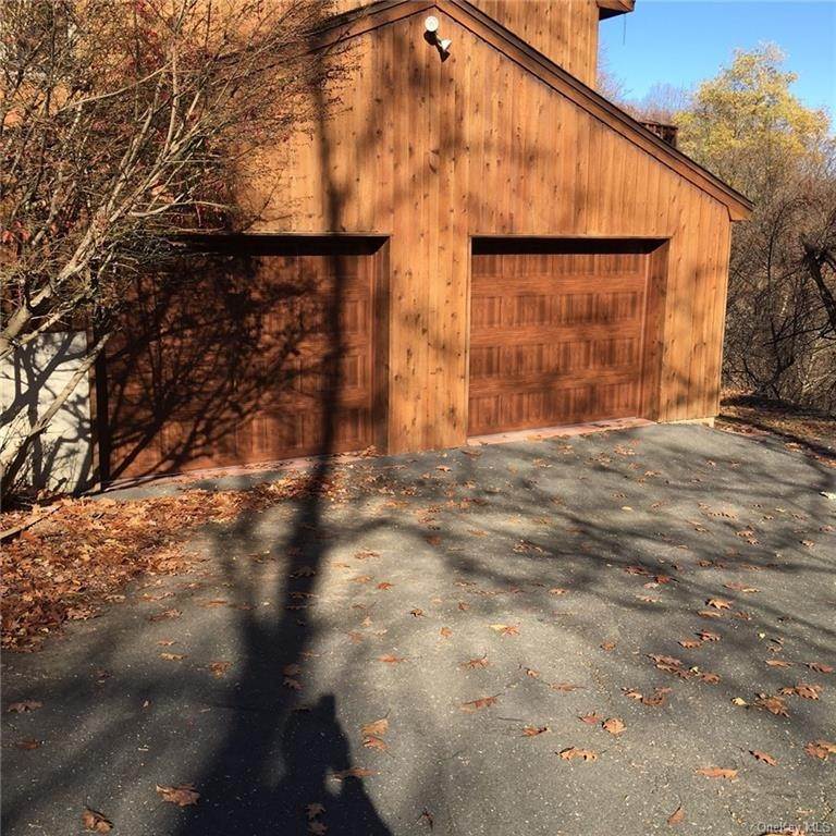 5. Residential for Sale at 38 Ridgetop Drive Tomkins Cove, New York 10986 United States