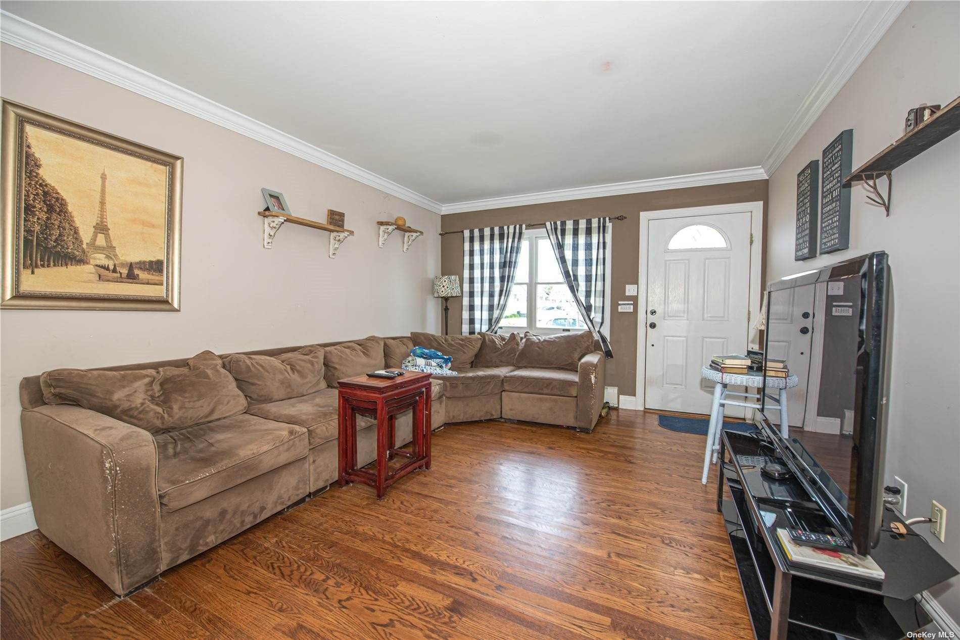 5. Residential for Sale at 38 Lee Avenue Babylon, New York 11702 United States