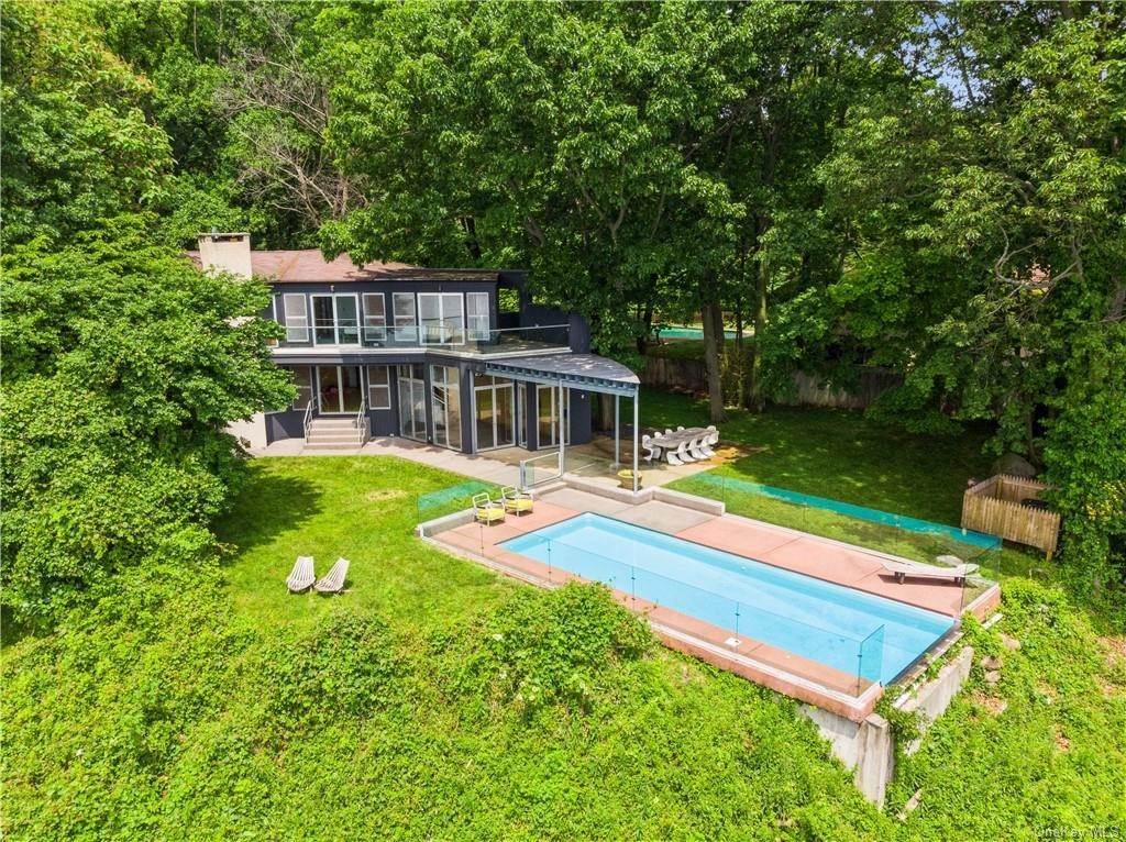 5. Residential for Sale at 32 Lawrence Lane Palisades, New York 10964 United States