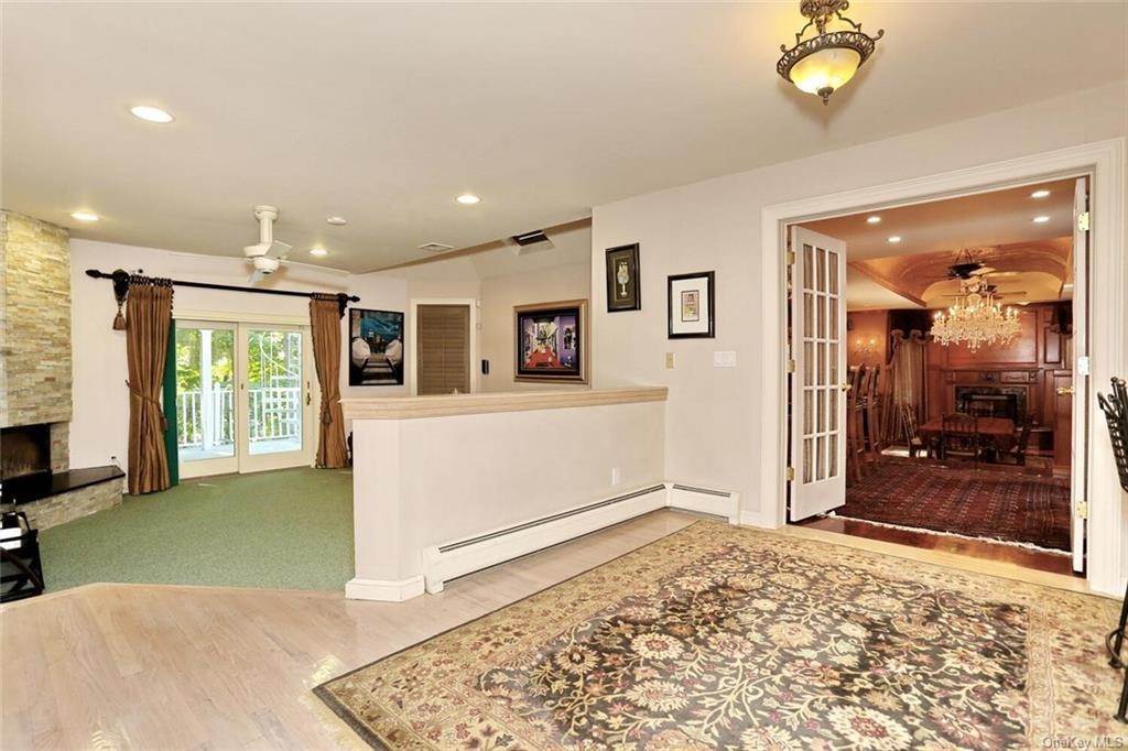 6. Residential for Sale at 4 Foxwood Drive Tomkins Cove, New York 10986 United States