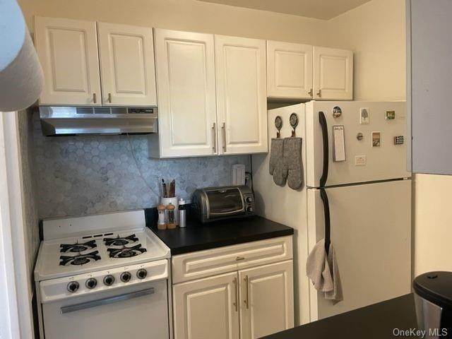 6. Residential for Sale at 1874 Pelham Parkway S # 5F Bronx, New York 10461 United States