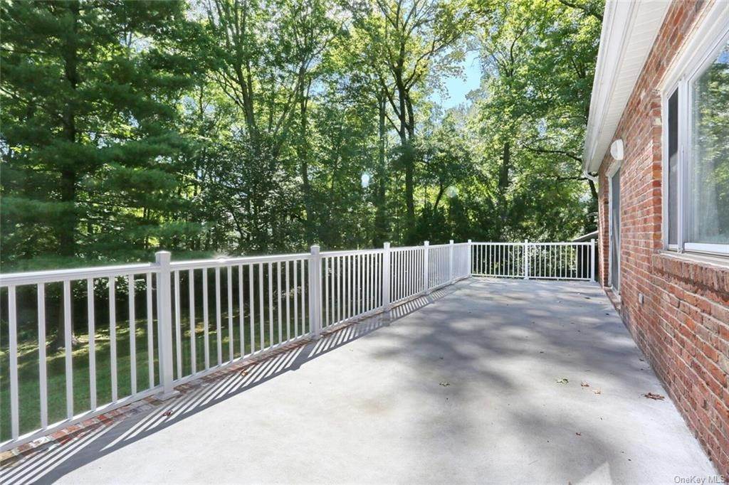 7. Residential for Sale at 22 Swan Street Palisades, New York 10964 United States