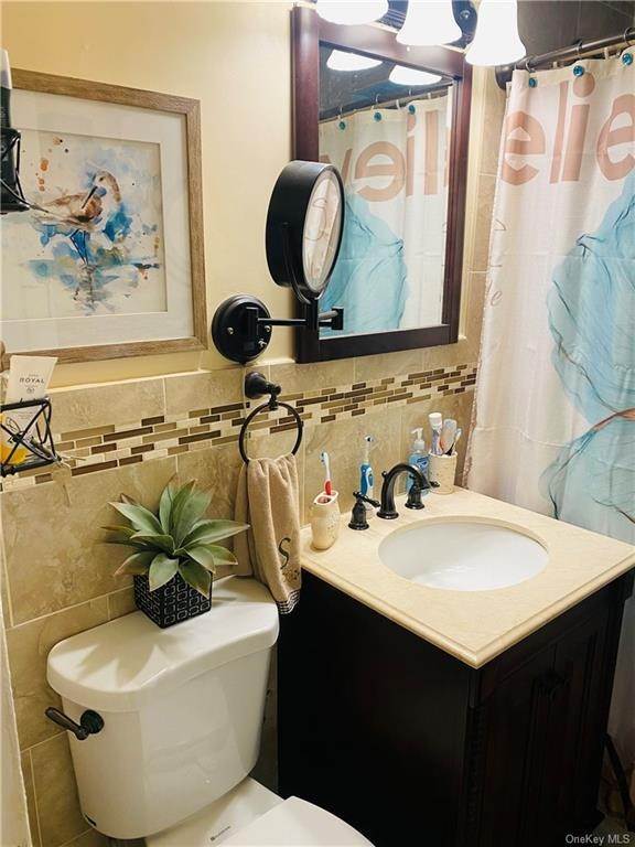 7. Residential for Sale at 1690 Metropolitan Avenue # 3B Bronx, New York 10462 United States