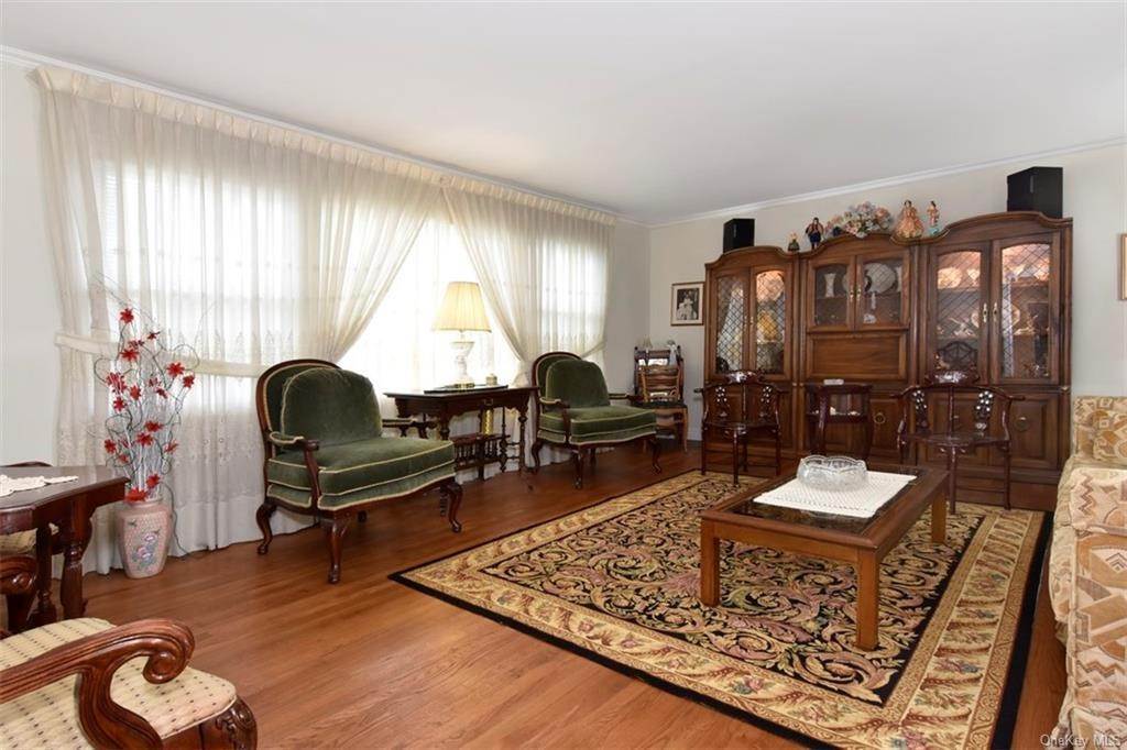 8. Residential for Sale at 19 Old Farm Road Scarsdale, New York 10583 United States