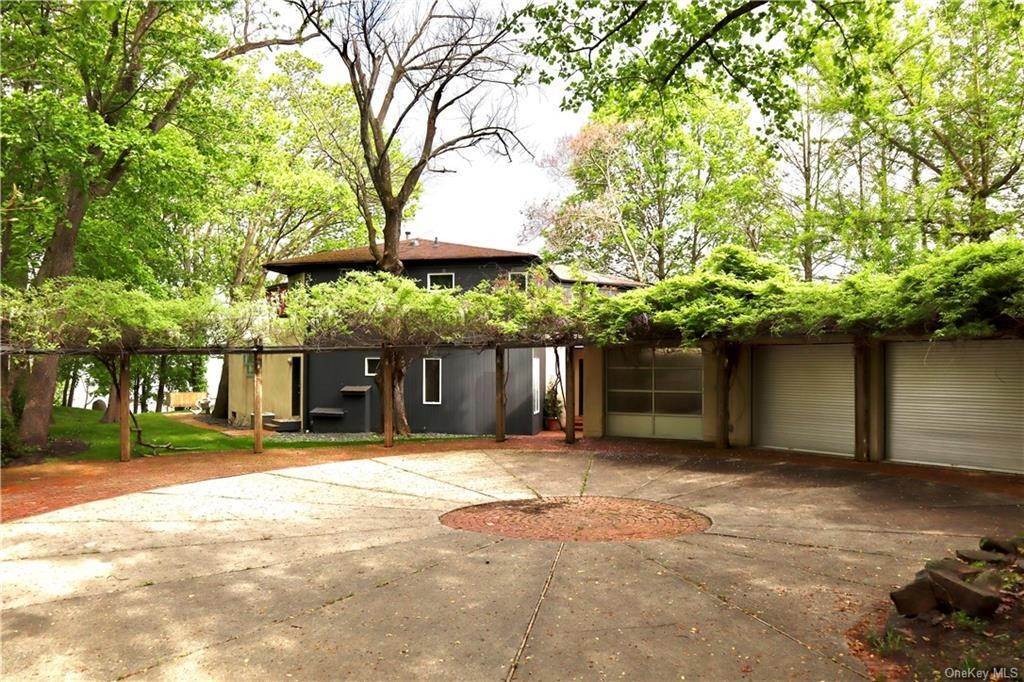 8. Residential for Sale at 32 Lawrence Lane Palisades, New York 10964 United States