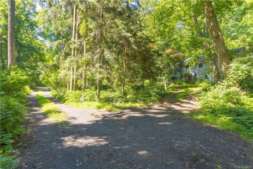 9. Residential for Sale at 39 Old Phillips Hill Road New City, New York 10956 United States