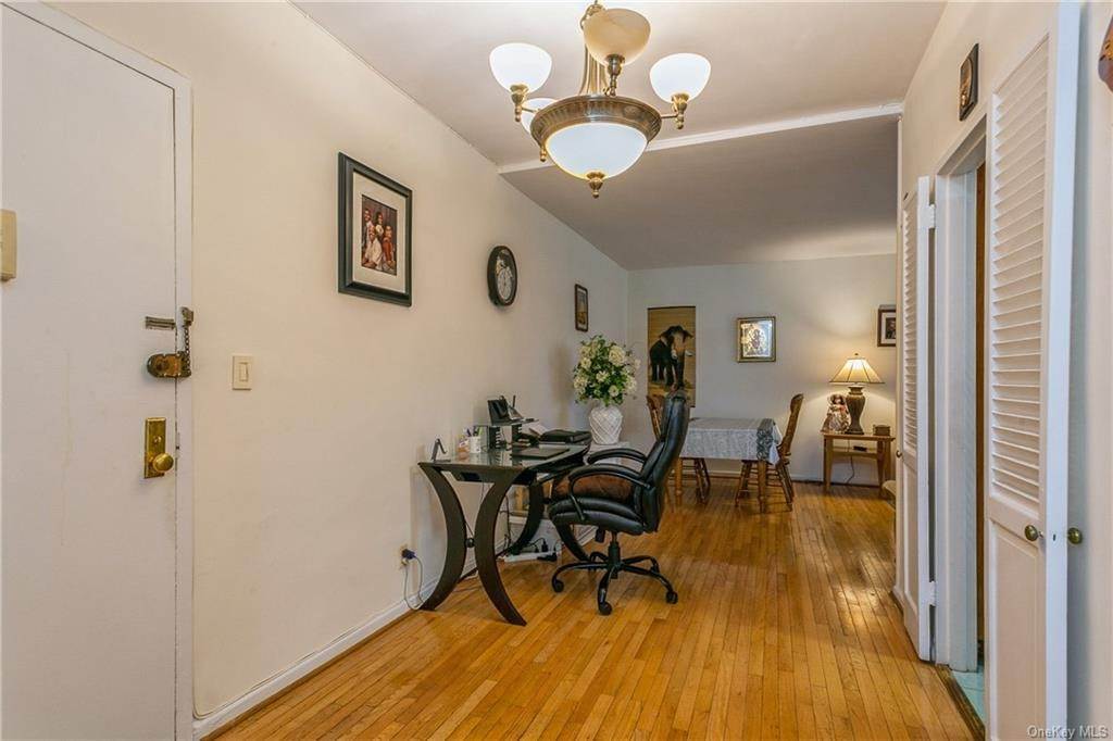 9. Residential for Sale at 953 W Boston Post Road # 1S Mamaroneck, New York 10543 United States
