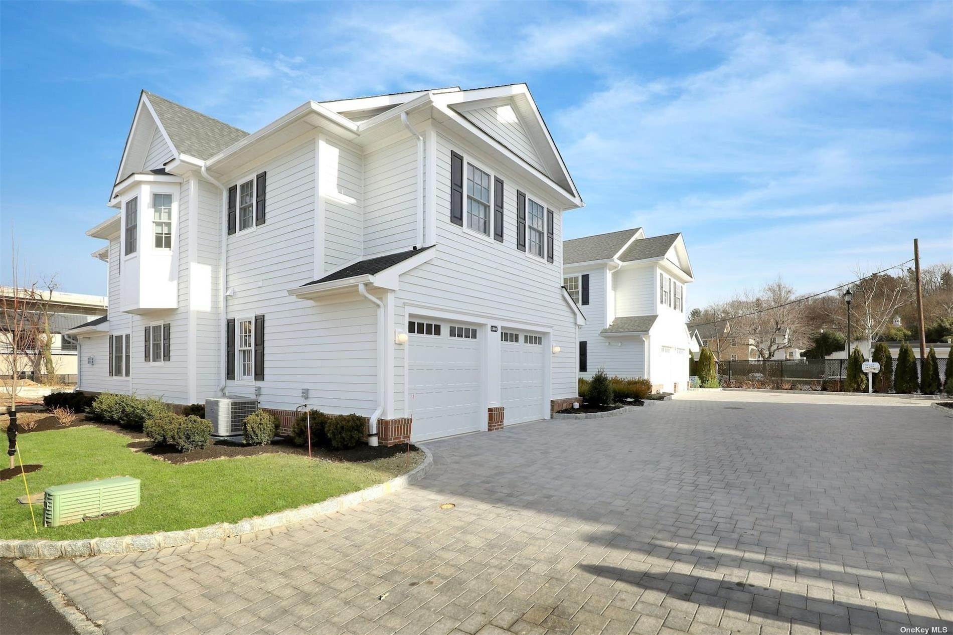 Single Family Homes для того Продажа на 1401 Mill Creek N # 1401 Roslyn, Нью-Йорк 11576 Соединенные Штаты