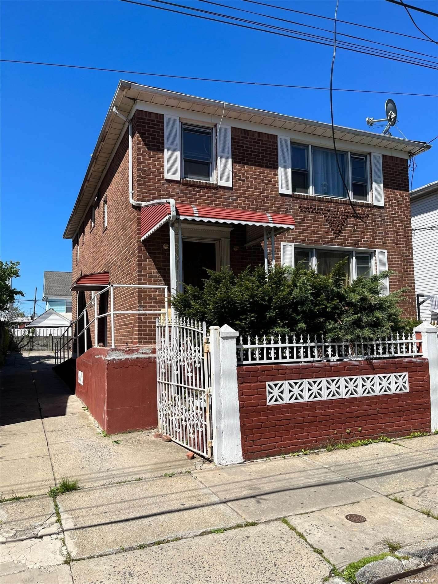 Single Family Homes للـ Sale في 103-20 112th Street South Richmond Hill, New York 11419 United States