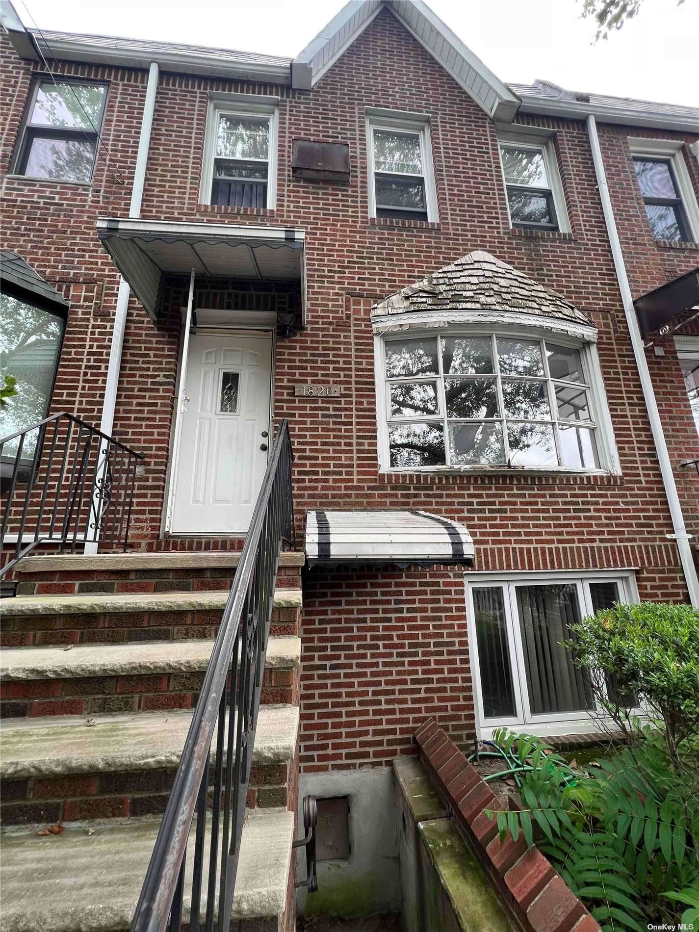 16. Single Family Homes for Sale at 1820 Haring Street Madison, New York 11229 United States