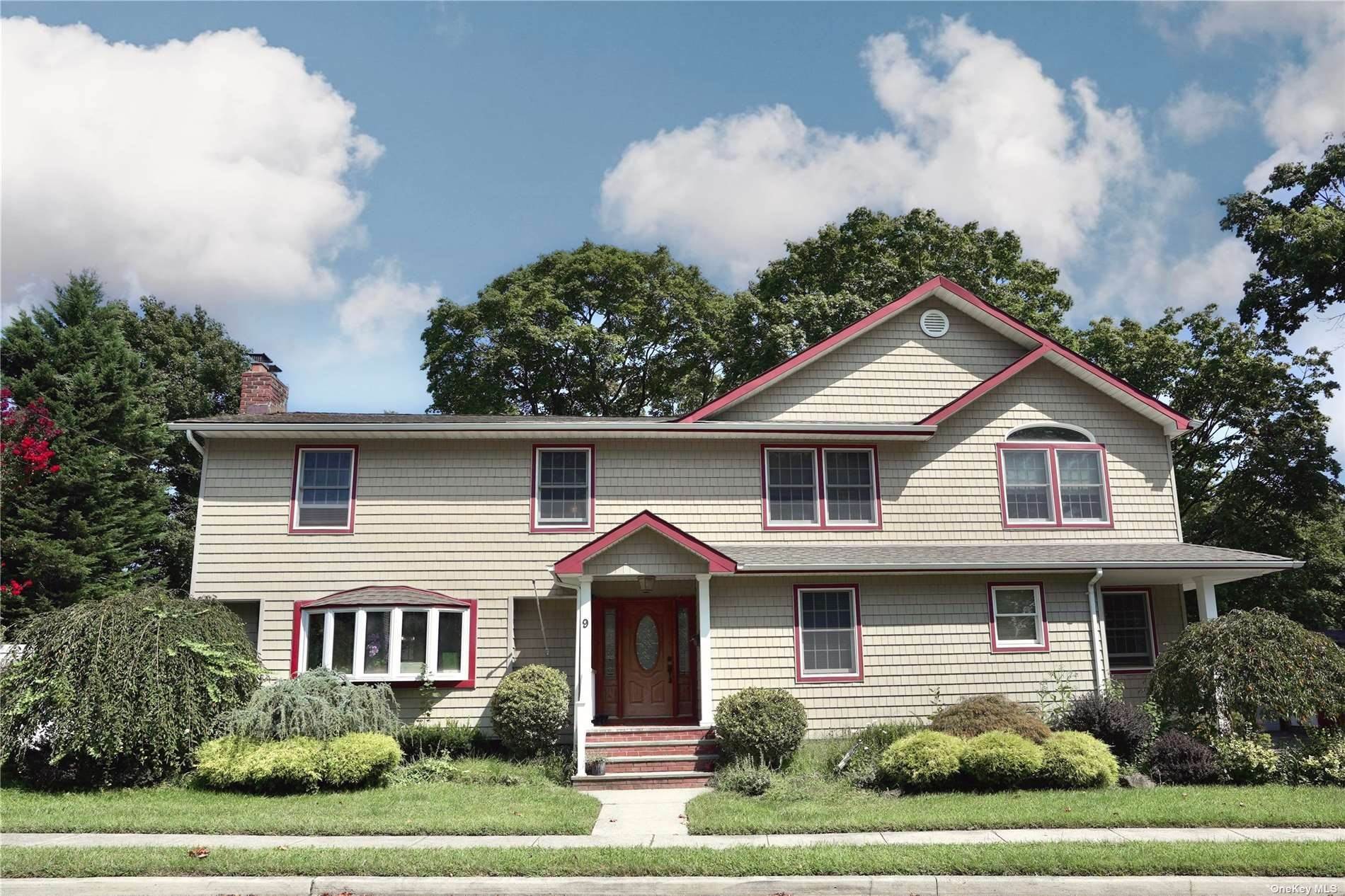 Single Family Homes 为 销售 在 9 Azalea Court Farmingdale, 纽约 11735 美国