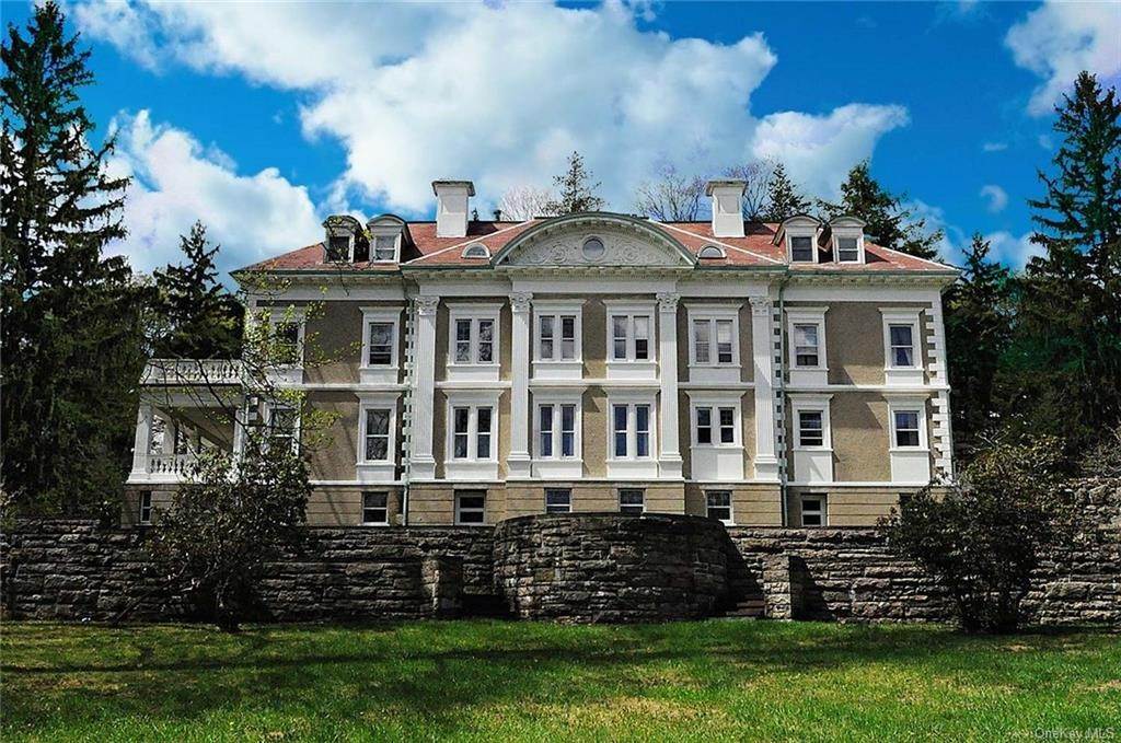 4. Single Family Homes for Sale at 118 Tower Hill Road W Tuxedo Park, New York 10987 United States