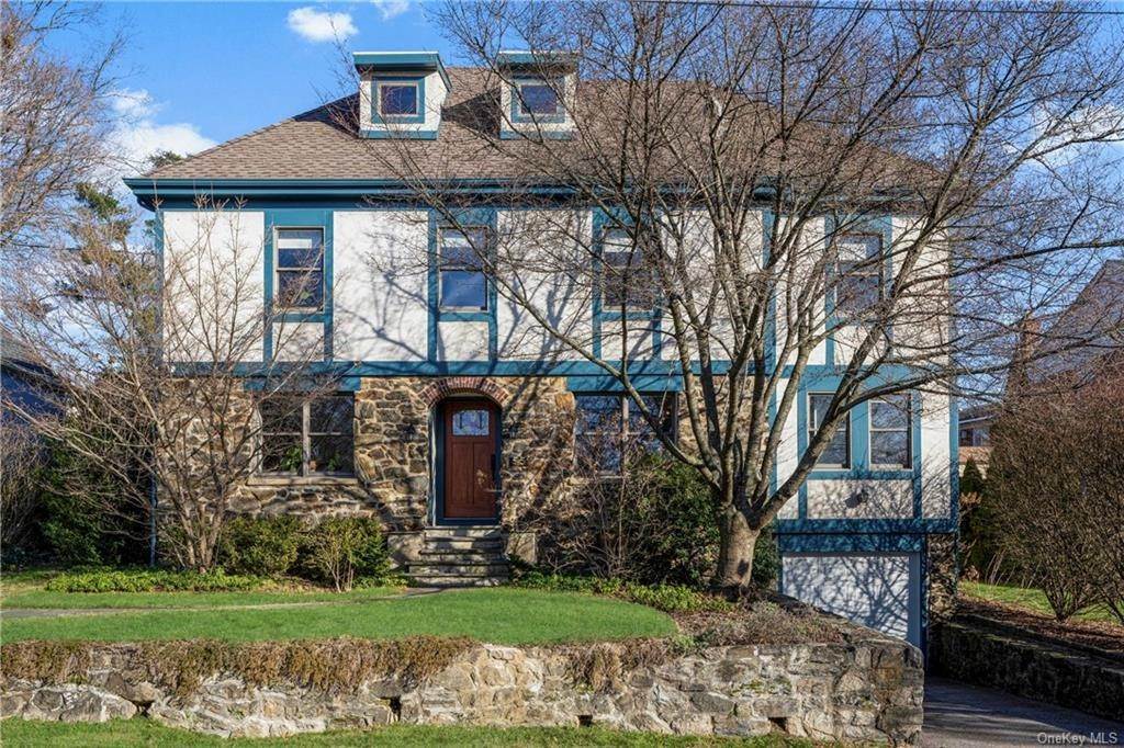 Single Family Homes للـ Sale في 556 Wynnewood Road Pelham, New York 10803 United States