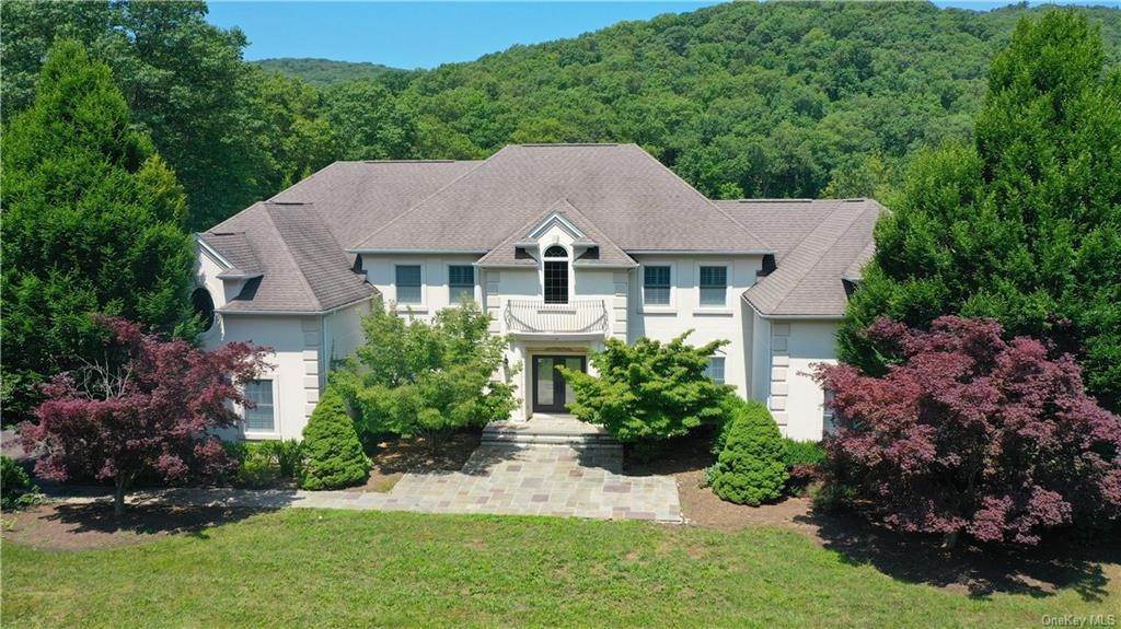 Single Family Homes for Sale at 9 Beaver Pond Court Stony Point, New York 10980 United States
