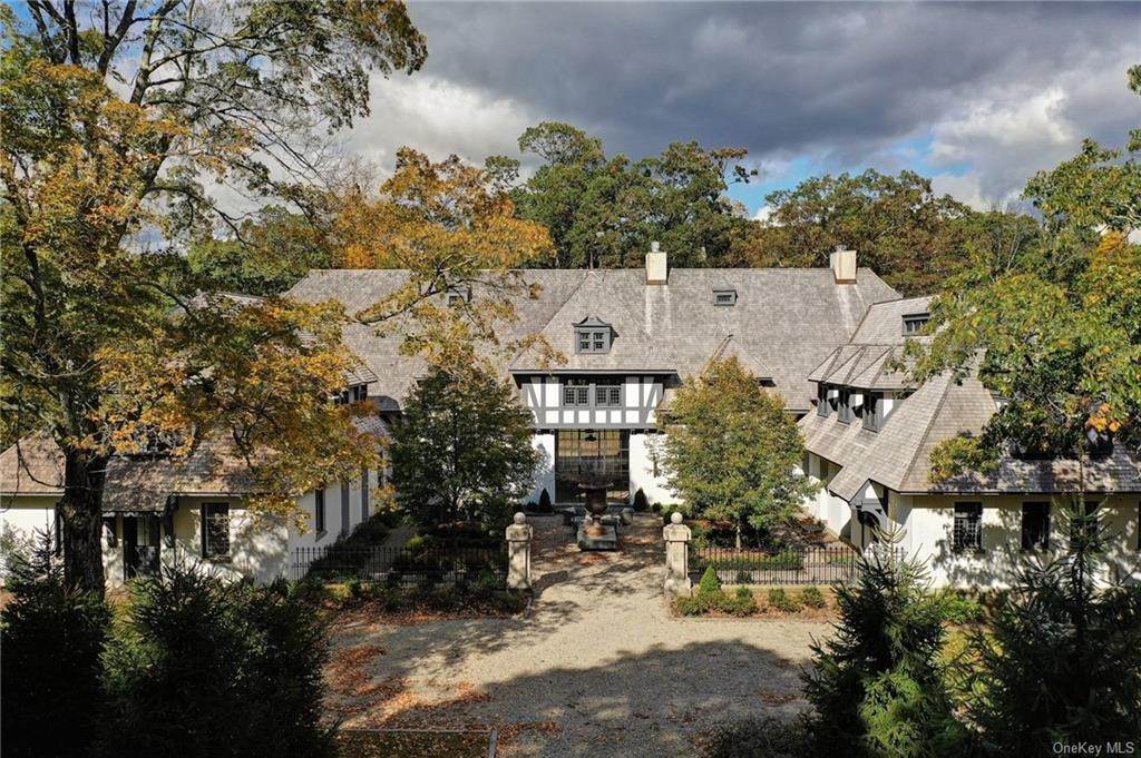 4. Single Family Homes for Sale at 76 Summit Road Tuxedo Park, New York 10987 United States