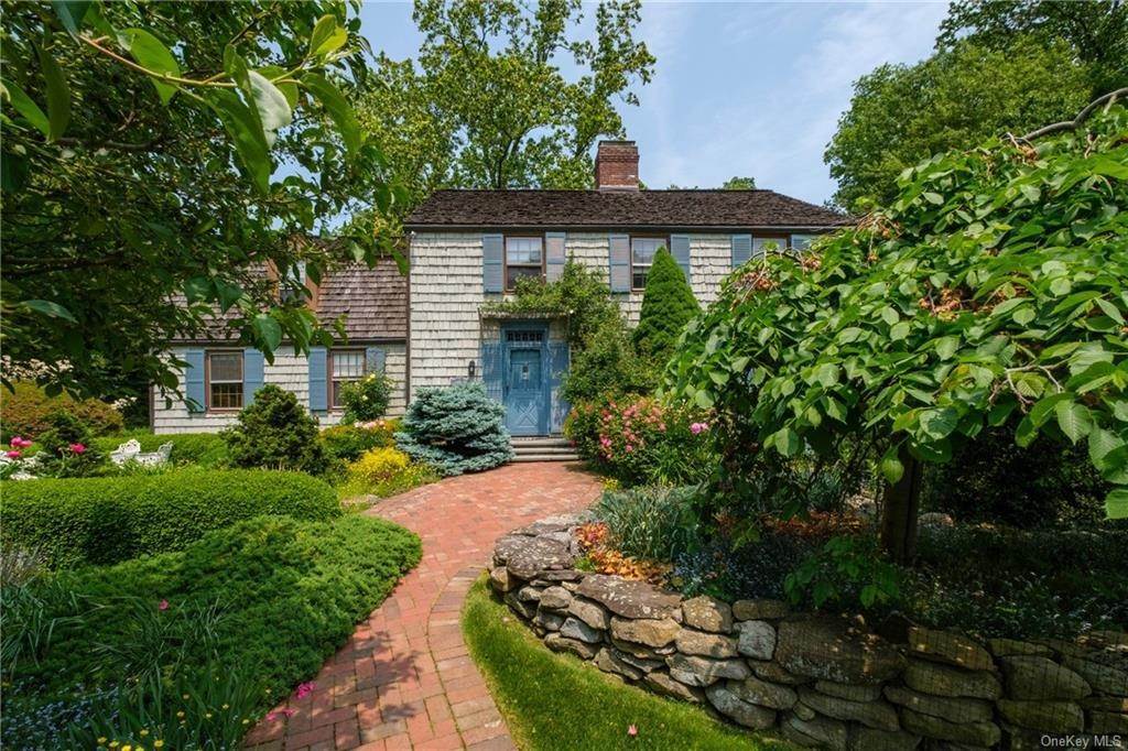 Single Family Homes for Sale at 6 Old Farm Lane Hartsdale, New York 10530 United States