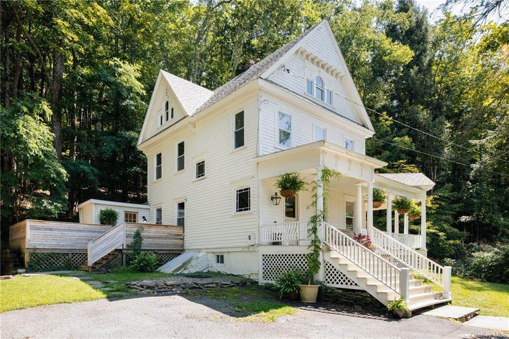 Single Family Homes 为 销售 在 2 Stone Arch Road Kenoza Lake, 纽约 12750 美国