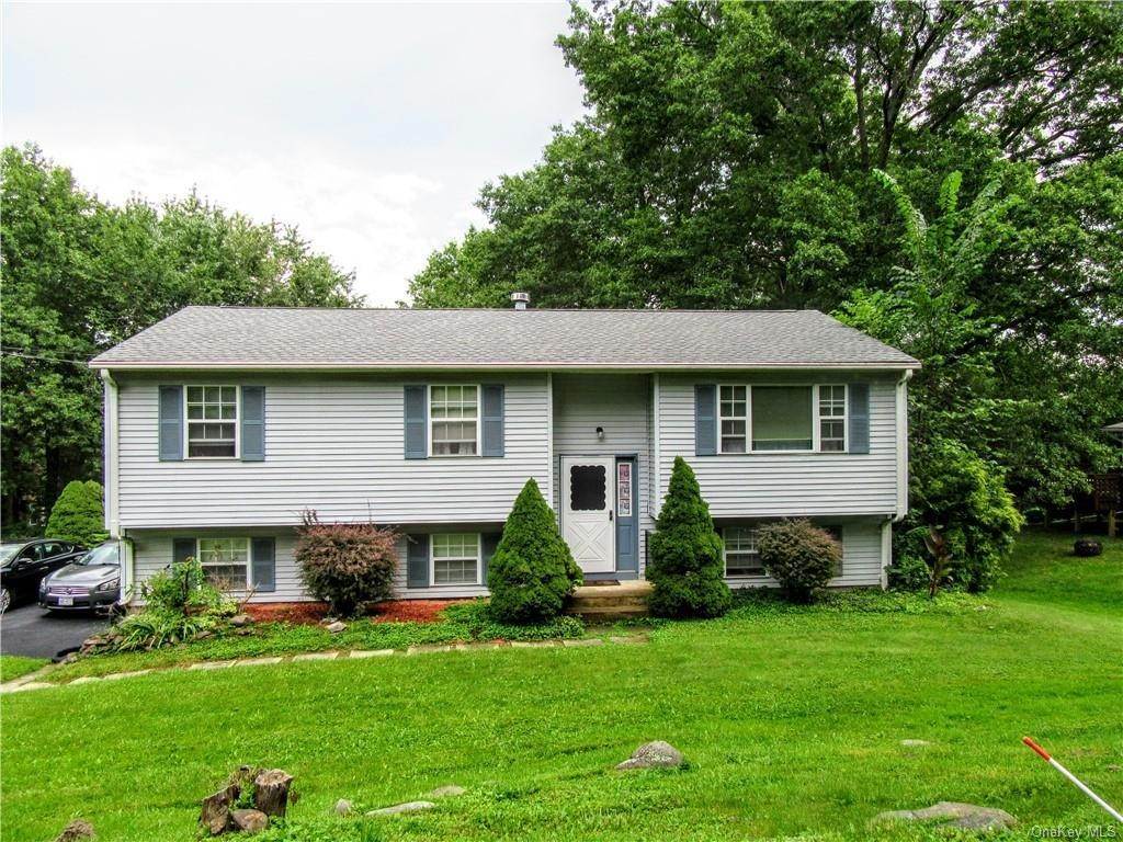 Single Family Homes for Sale at 4 Birchwood Lane Salisbury Mills, New York 12577 United States