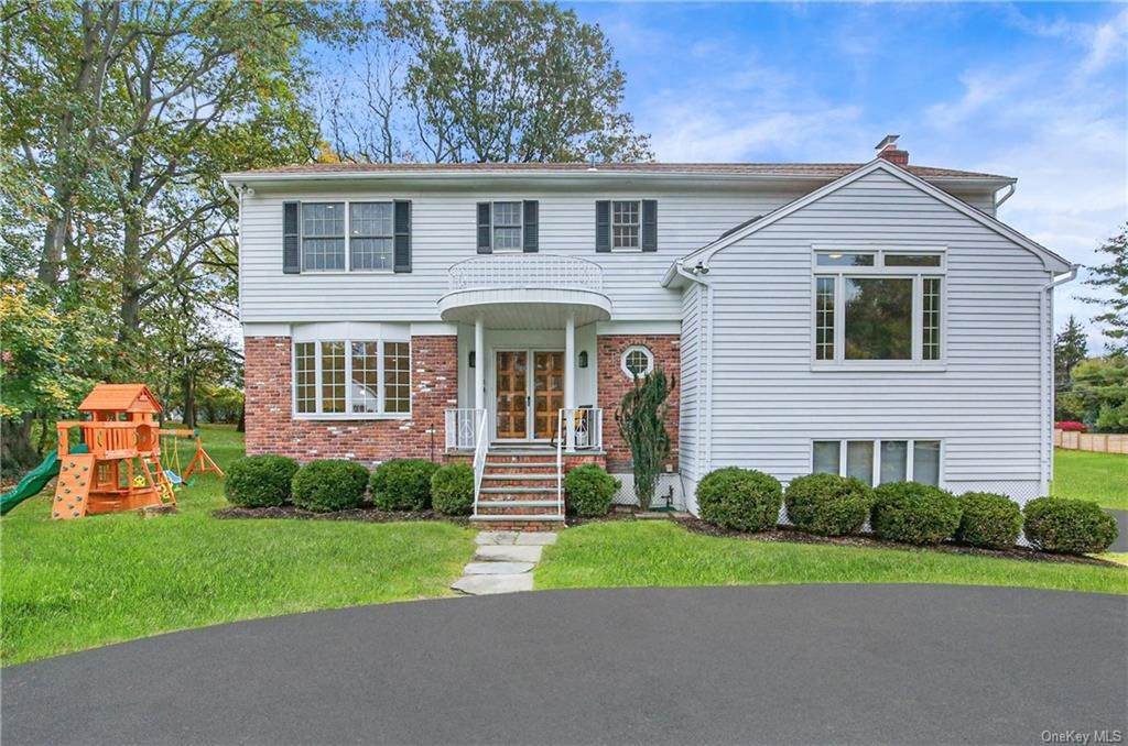 Single Family Homes للـ Sale في 2 Gate House Lane Mamaroneck, New York 10543 United States
