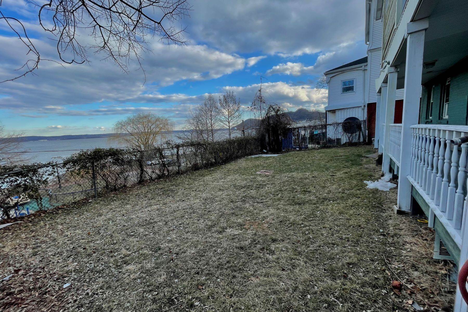 7. Multi-Family Homes for Sale at Hudson River View Multi-Family 9 First Street Haverstraw, New York 10927 United States