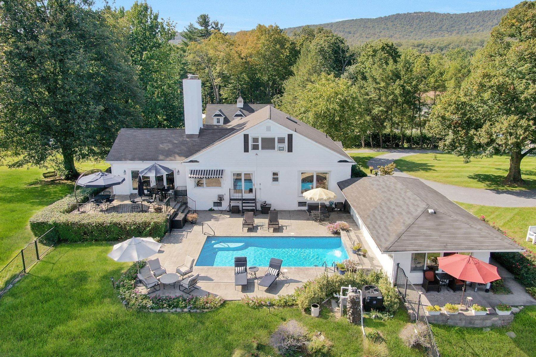 2. Single Family Homes for Sale at Cragston - Former Estate of JP Morgan 26 Kings Road Highland Falls, New York 10928 United States
