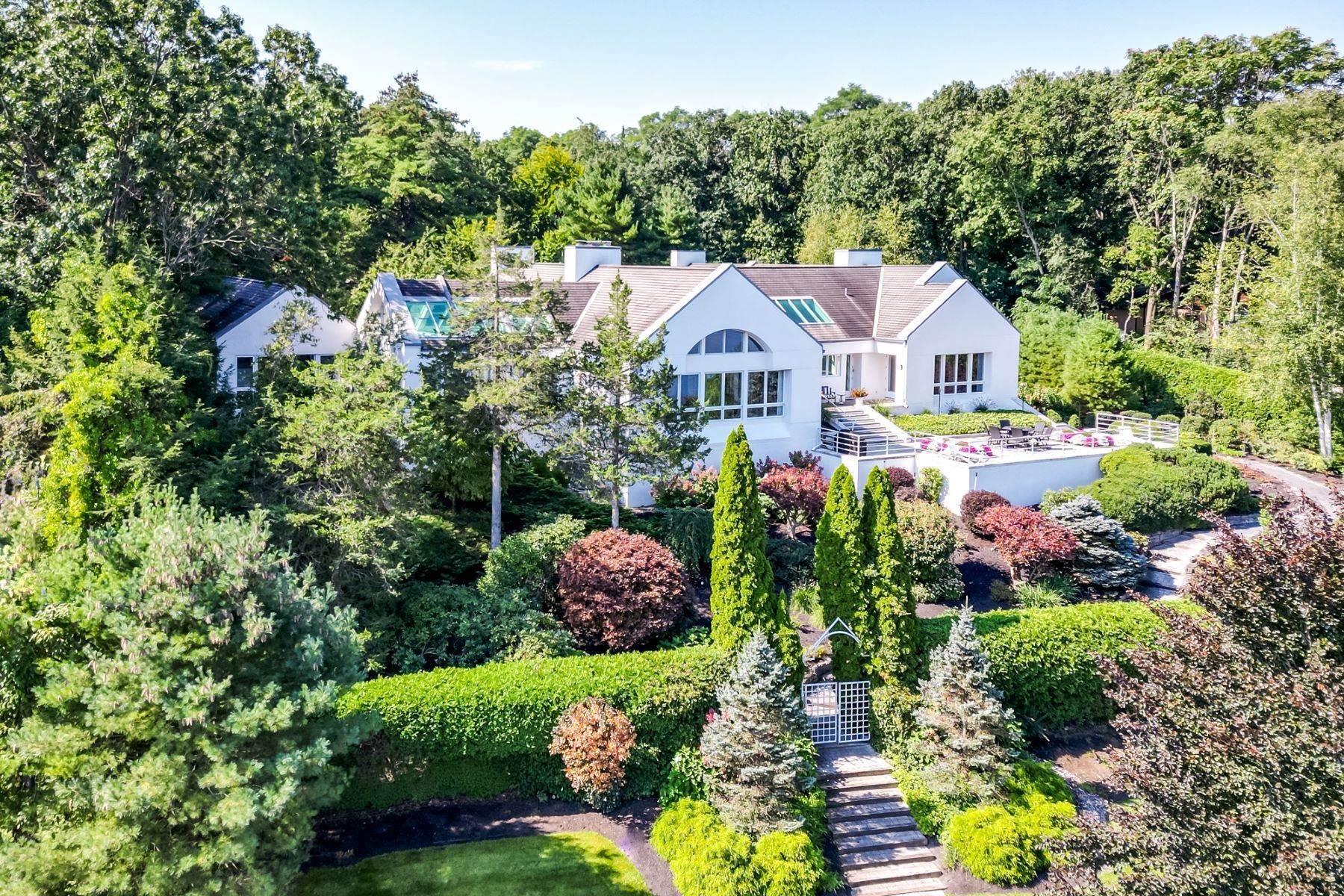 Single Family Homes للـ Sale في Stunning Hudson Riverfront Property 115 Van Wies Point Rd Glenmont, New York 12077 United States