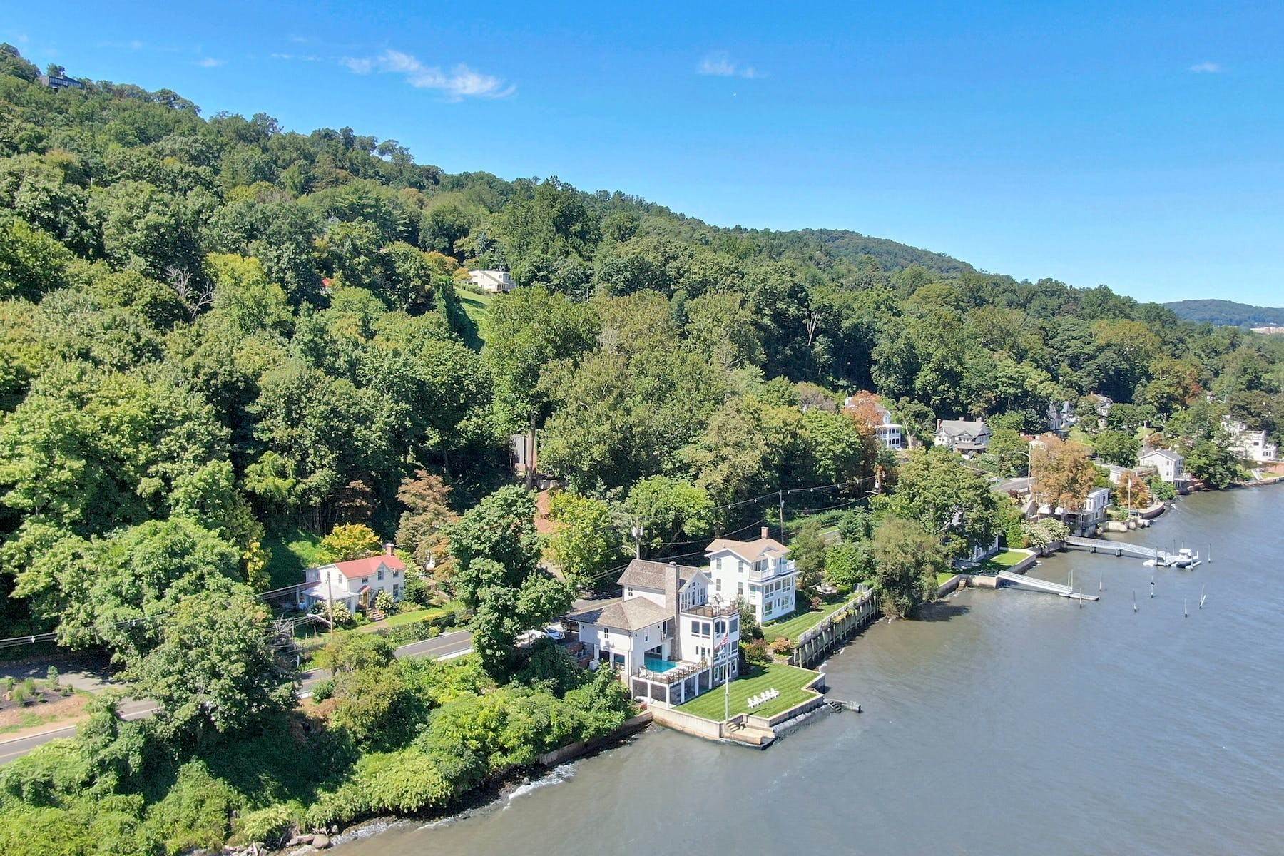 36. Single Family Homes for Sale at 19th Century Home with Hudson River Views 115 River Road Grandview, New York 10960 United States